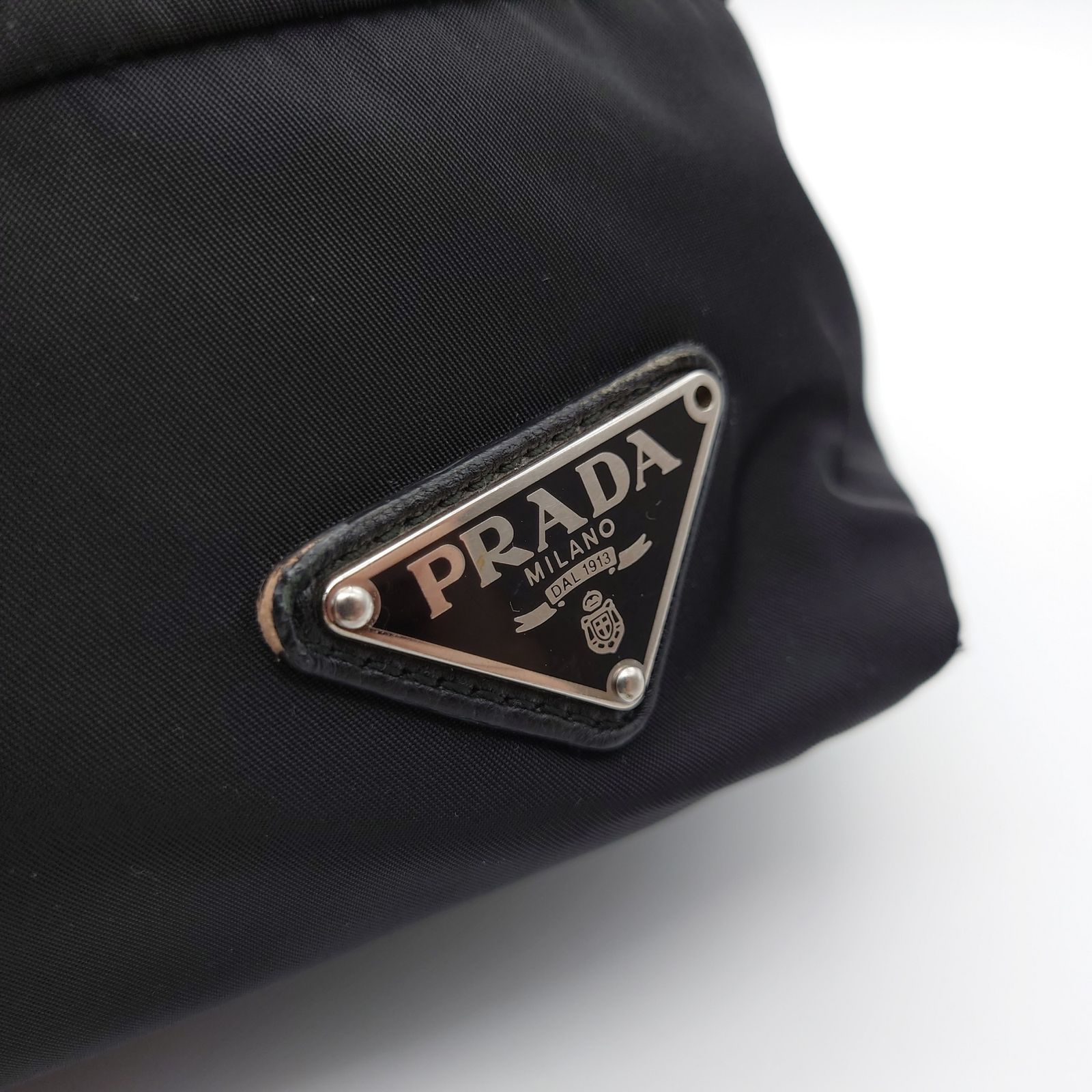 プラダ PRADA ショルダーバッグ バッグ 肩掛け 斜め掛け 三角プレート ロゴプレート シンプル ブラック シルバー テスート ナイロン素材  BT0740 メンズ レディース 【中古 B品】 当店通常価格44800円 - メルカリ