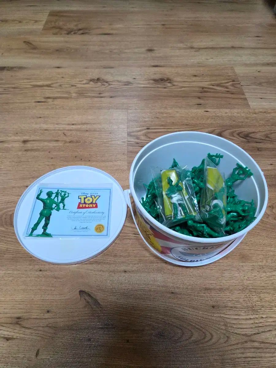 新品 トイストーリー Thinkway バケット・ソルジャー 兵隊