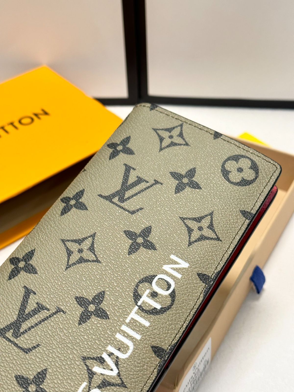 老花と赤色の長財布 全国