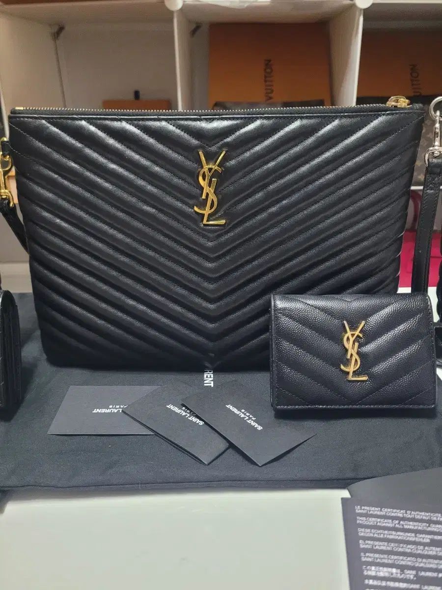 サンローラン かわいい二つ折り財布