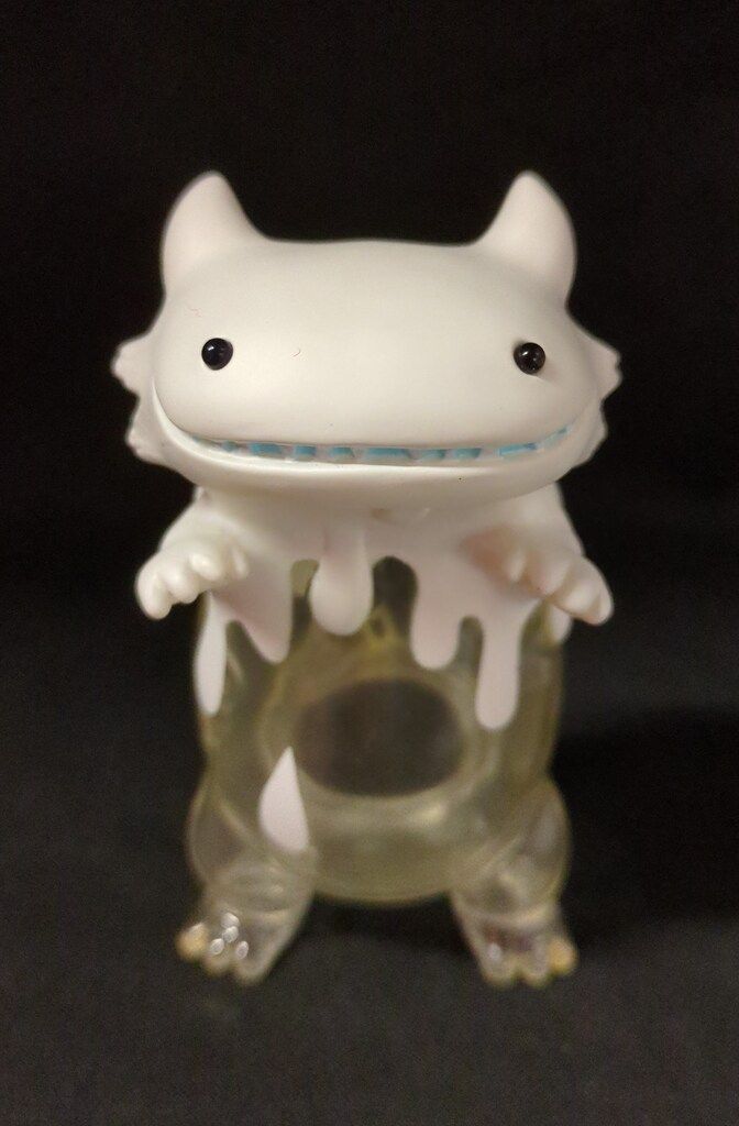 山椒魚怪獣 バイロン 山椒魚怪獣「バイロン」が今度はジャンボサイズのソフビモデルに
