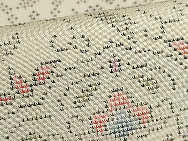 平和屋着物○本場大島紬 白大島 カタス7マルキ 花唐草文 正絹 逸品