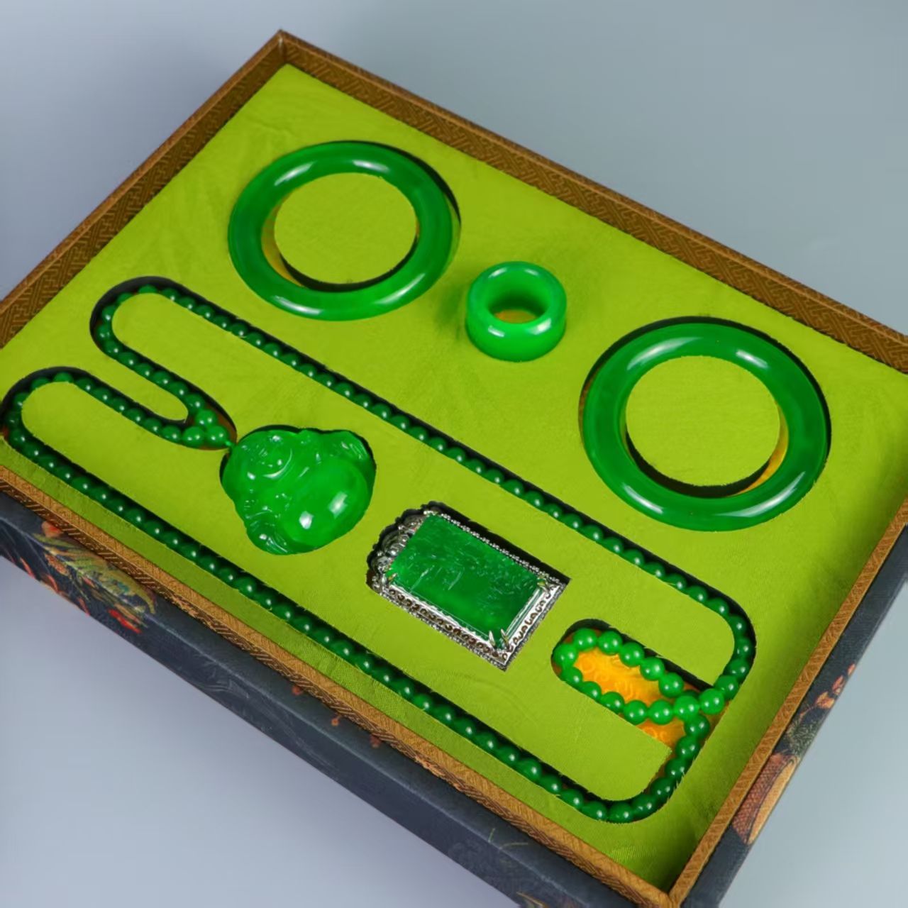 清代 宮廷御蔵 髙氷翡翠彫 帝王緑 ネックレス 腕輪 アクセサリ指輪 置物 時代物 旧家蔵岀し 唐物 中国古 R092617 WWW_IBETON_RU