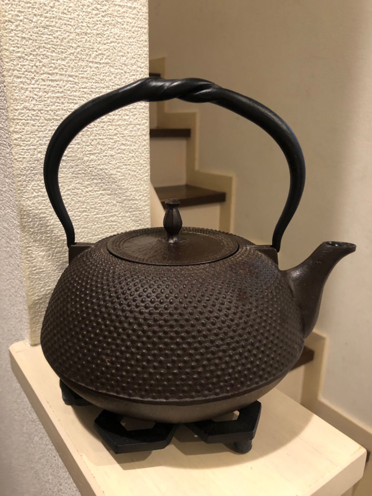 中古 砺波商店 南部鉄瓶 平形アラレひねりつる(茶) 1.6L - メルカリ