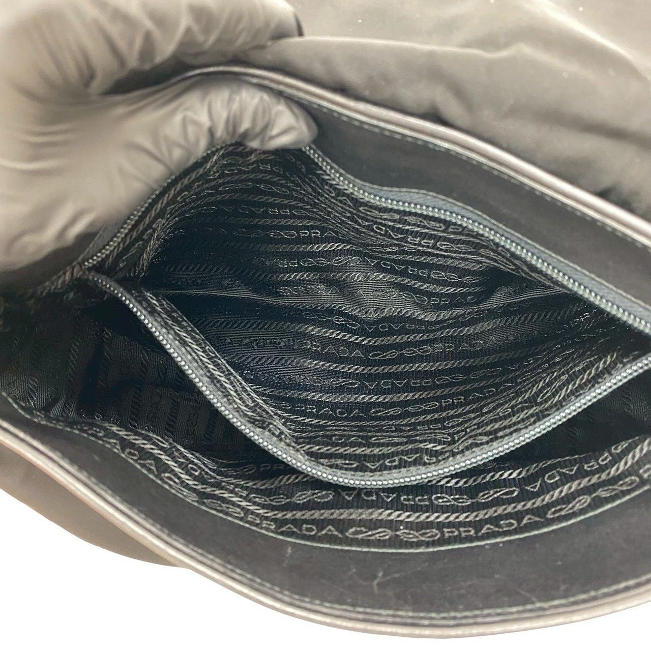 ほぼ未使用 プラダ 三角ロゴ プラスチックチェーン セミ ショルダーバッグ n0630197pr-1-2.jpg