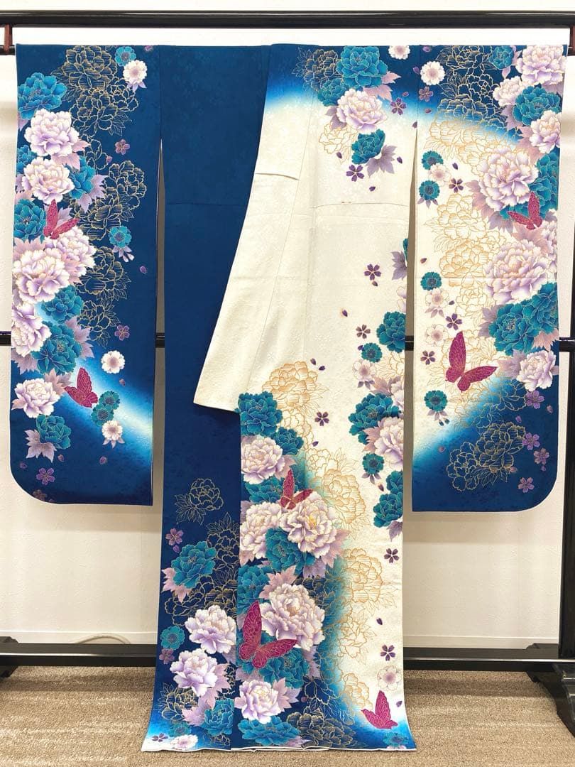 振袖 豪華 金彩 ラメ刺繍 椿 紋意匠 身丈169cm パールトーン加工 振袖 豪華 金彩 ラメ刺繍 椿 紋意匠 身丈169cm パールトーン加工