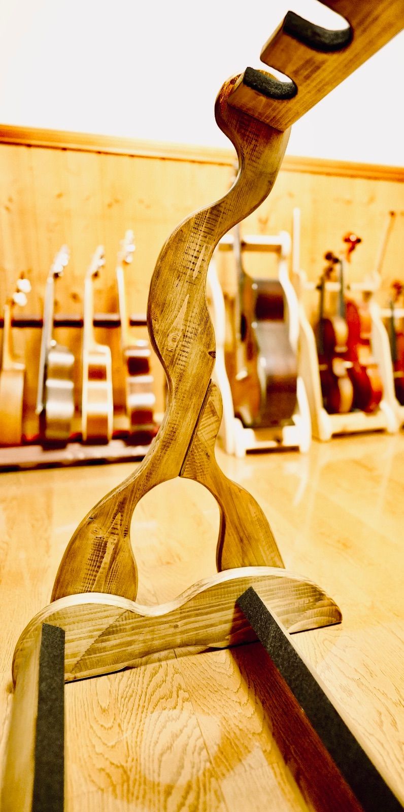 自在な １台 手作り木工 木製ギタースタンド 古材 ７本掛け