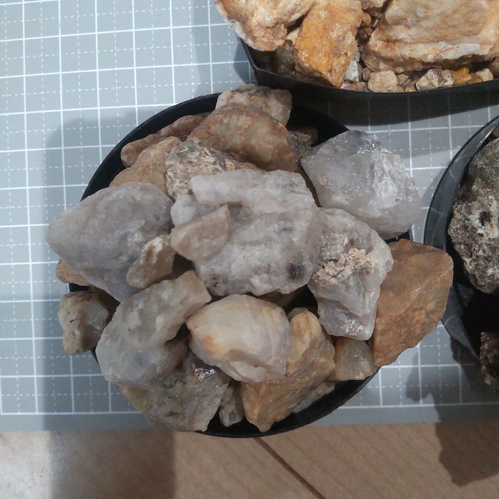 中津川ペグマタイト 愛知県産珪化木水晶 岐阜県産柘榴石 3種盛り合わせ
