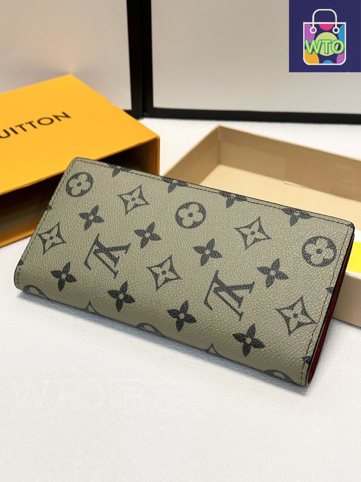 老花と赤色の長財布 全国