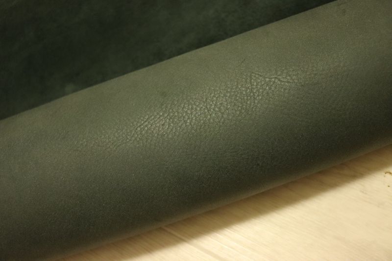 ブラックグレー 235ds クロム革 牛革 国産 レザー スムース加工 半裁 一枚革 レザークラフト 革 皮 本革 diy 生地 材料
