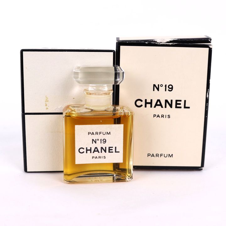 高質 未使用 フィルム未開封 シャネル CHANEL No.19 オードパルファム