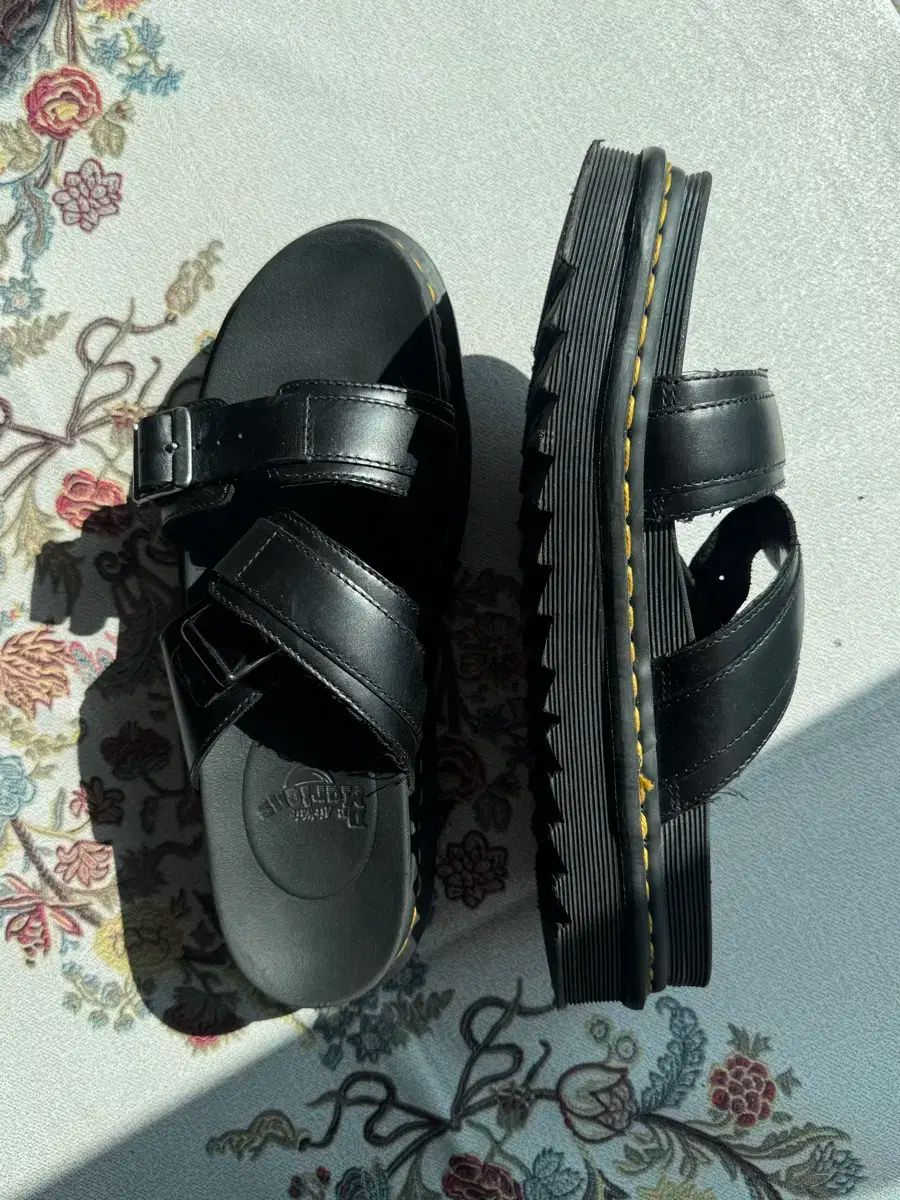 DR. MARTENS ドクターマーチン マイルス サンダル ブラック 285