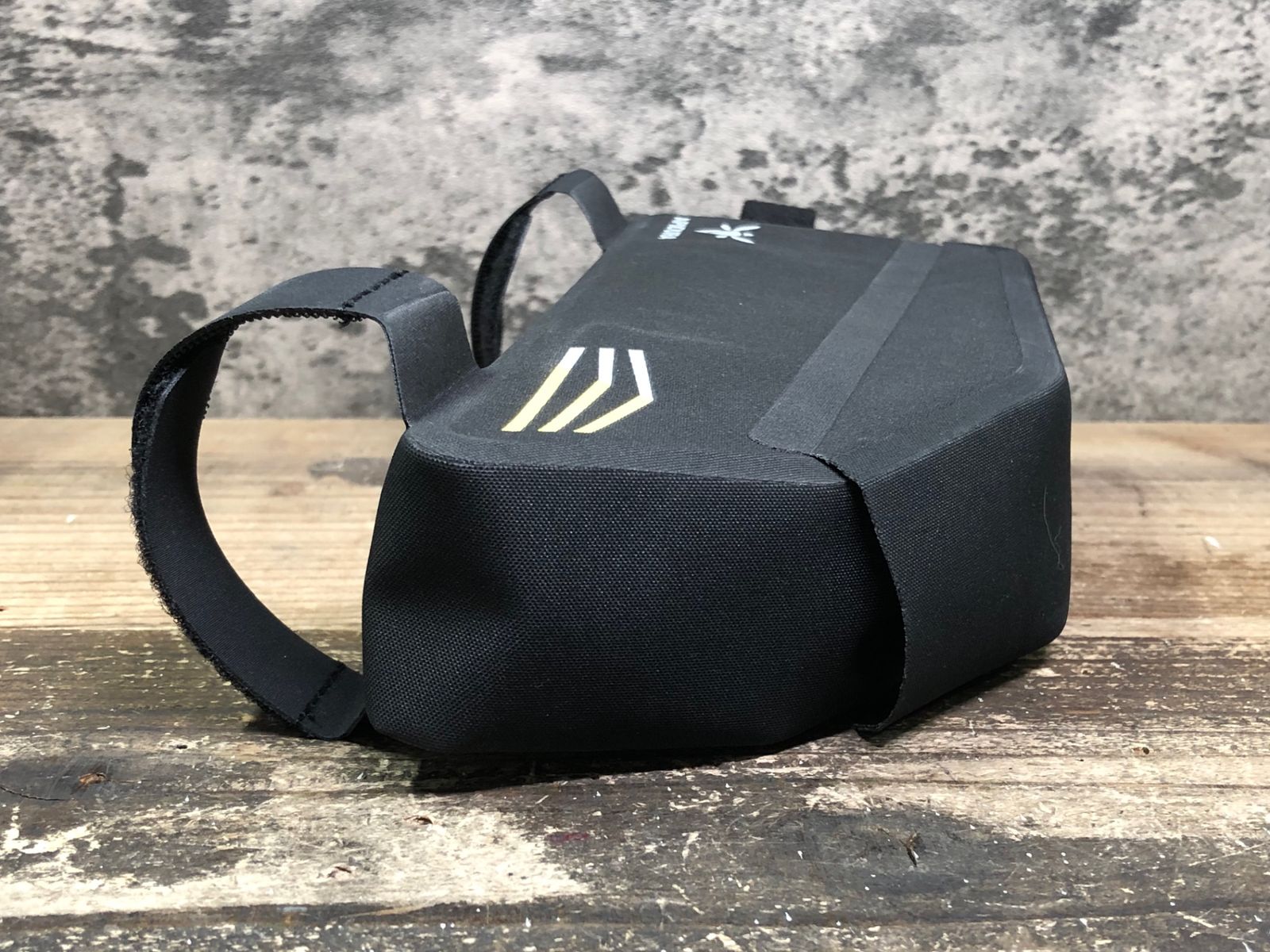 黒 1L