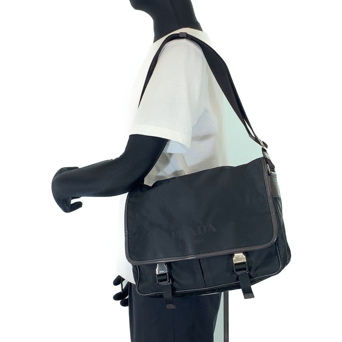 美品 PRADA プラダ ジャガードロゴ 男女兼用 ブラック 黒 シルバー金具 