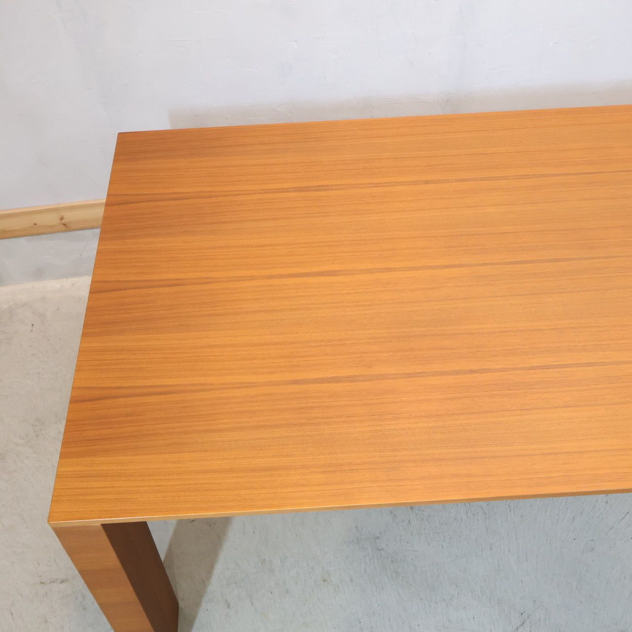 レクタ ダイニングテーブル