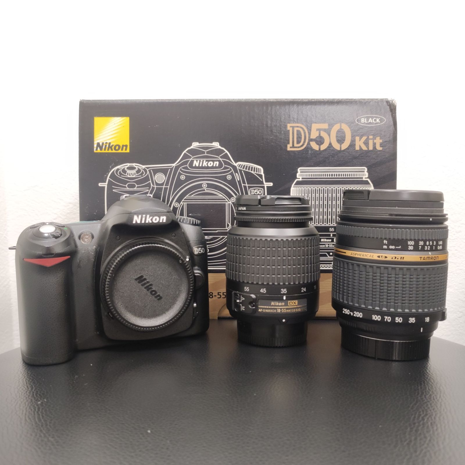 Nikon D50とNikon AF-S DX VR ED18-200 Nikon D50 ブラック デジタル