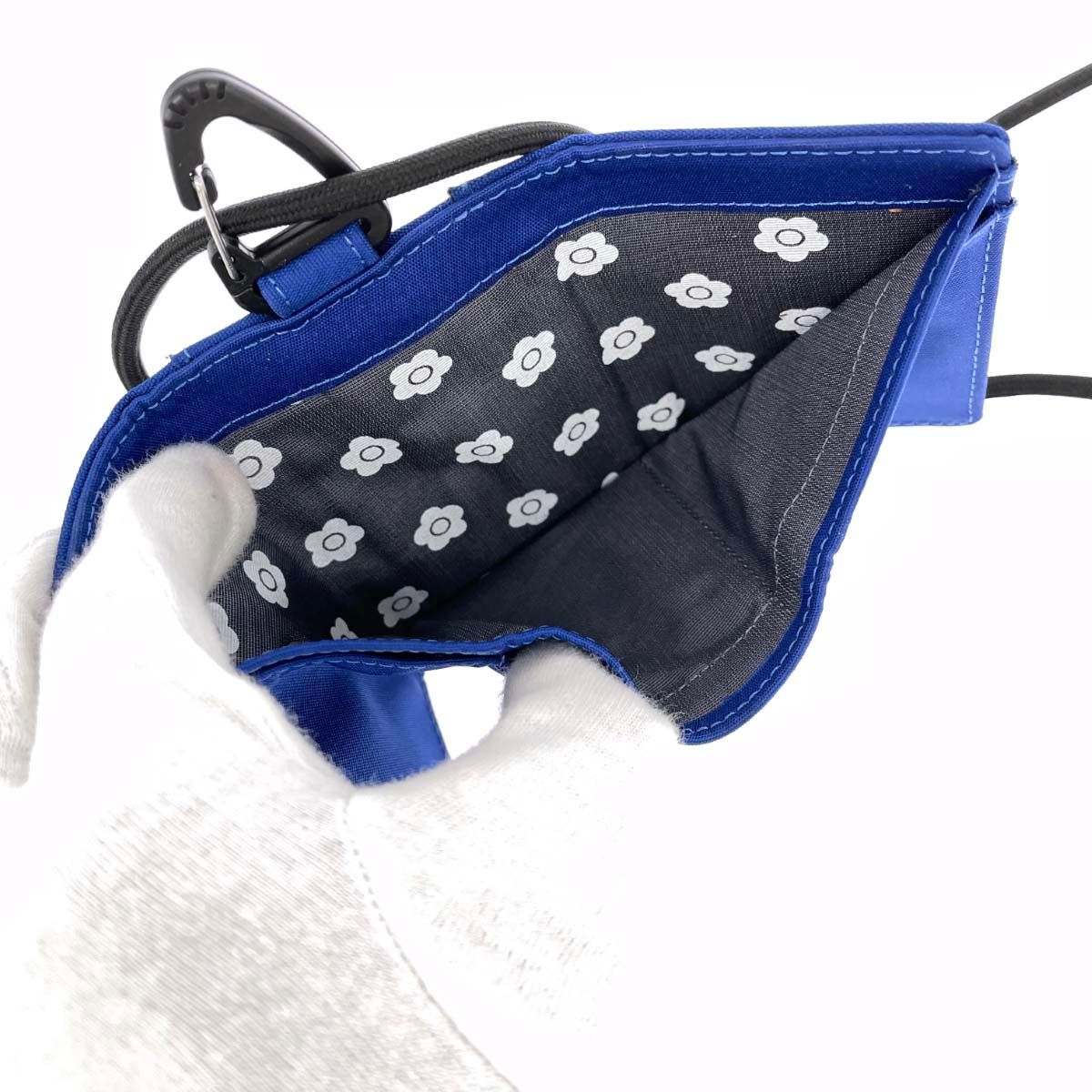 マリークワント 二つ折り財布 ストラップ付き