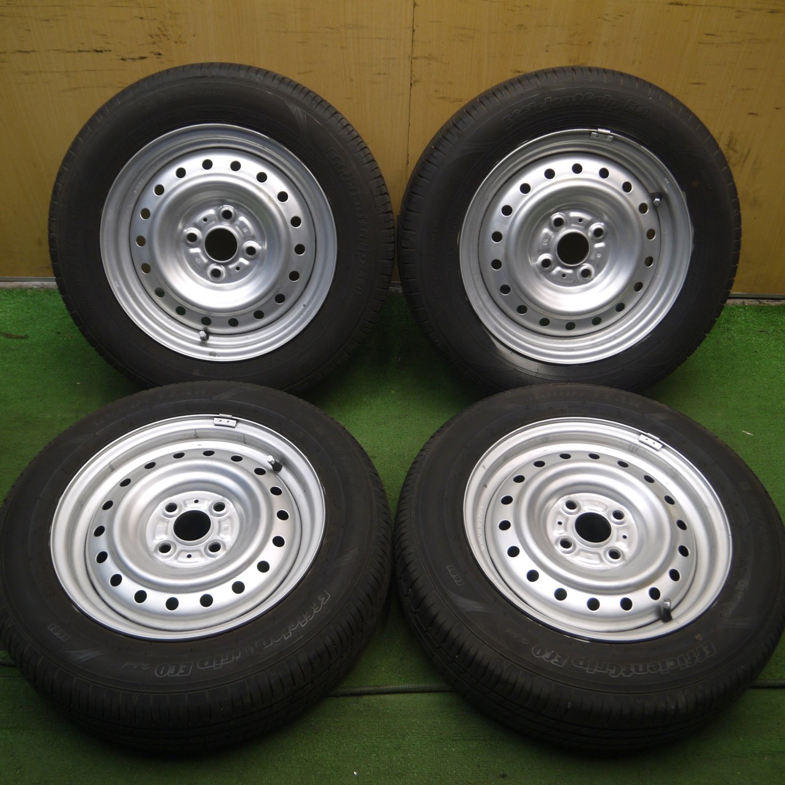 送料無料* バリ溝！21年！綺麗！8.5分☆165/70R14 グッドイヤー 