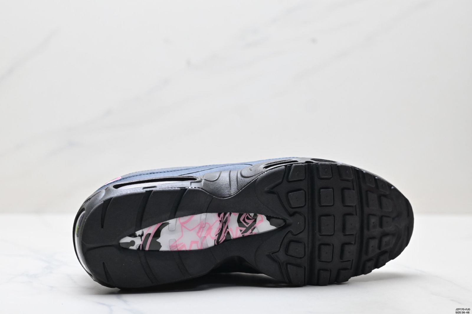  今日 NIKE AIR MAX 95 TT 在庫 価格 エアクッション搭載 復古デザイン ユニセックススニーカー 三つ折り財布 折り財布