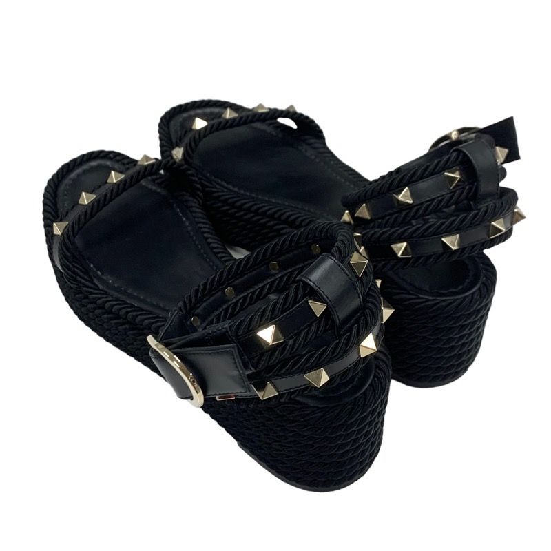 【超美品】Valentino スタッズ付きブラックサンダル 中古・古着通販】VALENTINO (ヴァレンティノ) ロックスタッズ