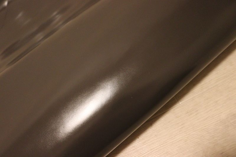 ダークグレー 240ds クロム革 牛革 国産 レザー ガラス加工 はぎれ 一枚革 レザークラフト 革 皮 本革 diy 生地 材料