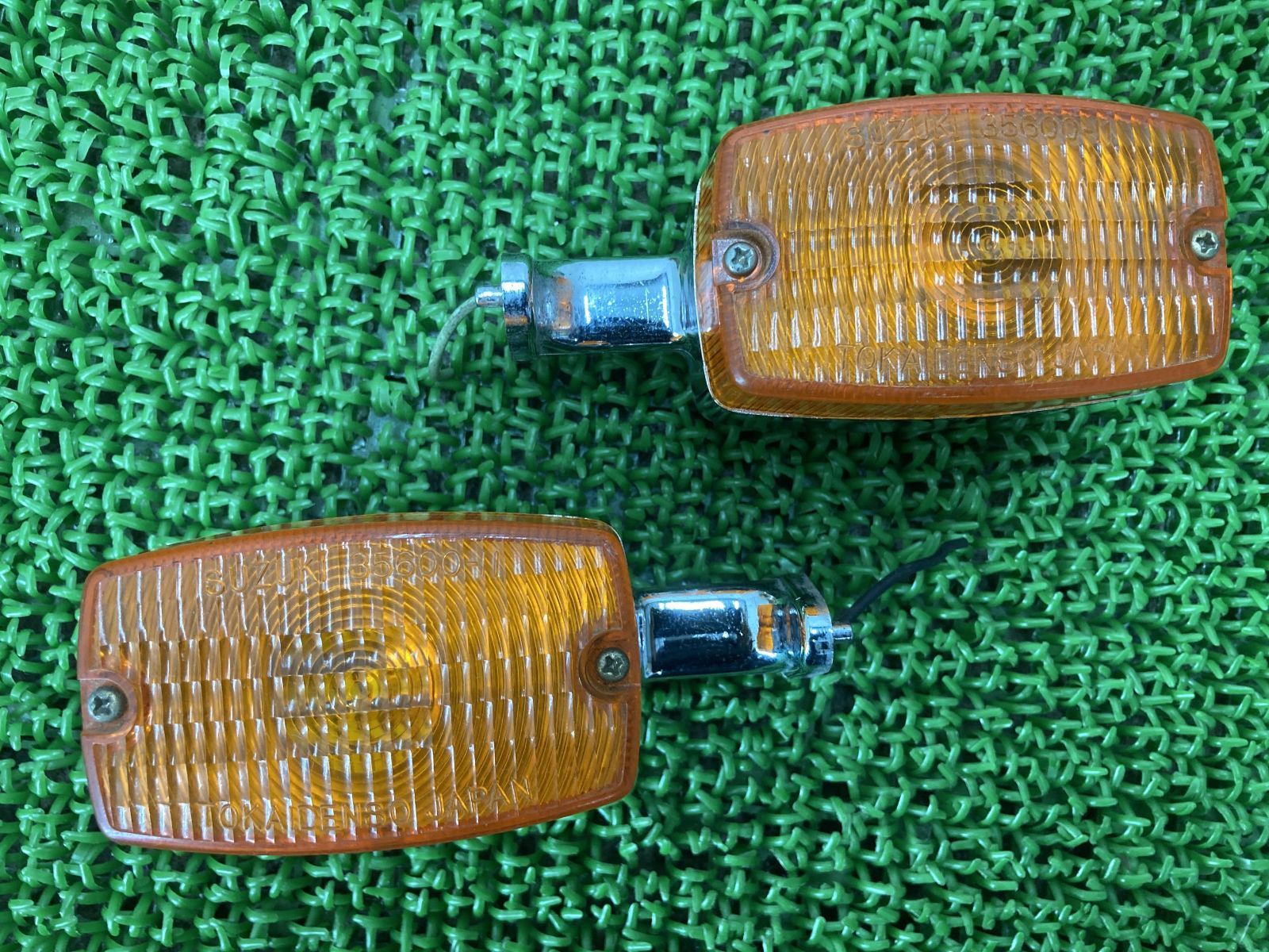 GN50E リアウインカー 左右 35600-11 スズキ 純正 中古 バイク 部品 GN50 修復素材に 割れ欠け無し 品薄 希少品 車検 Genuine