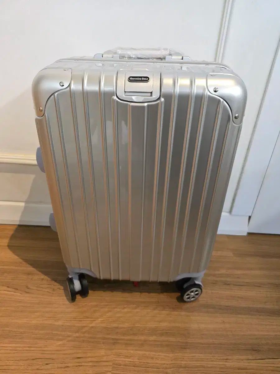 【雷市場（ポンジャン）商品韓国直送】 Mercedes-Benz(メルセデス ベンツ) キャリーケース スーツケース RIMOWA(リモワ) スタイル 20 インチ 機内持ち込みサイズ
