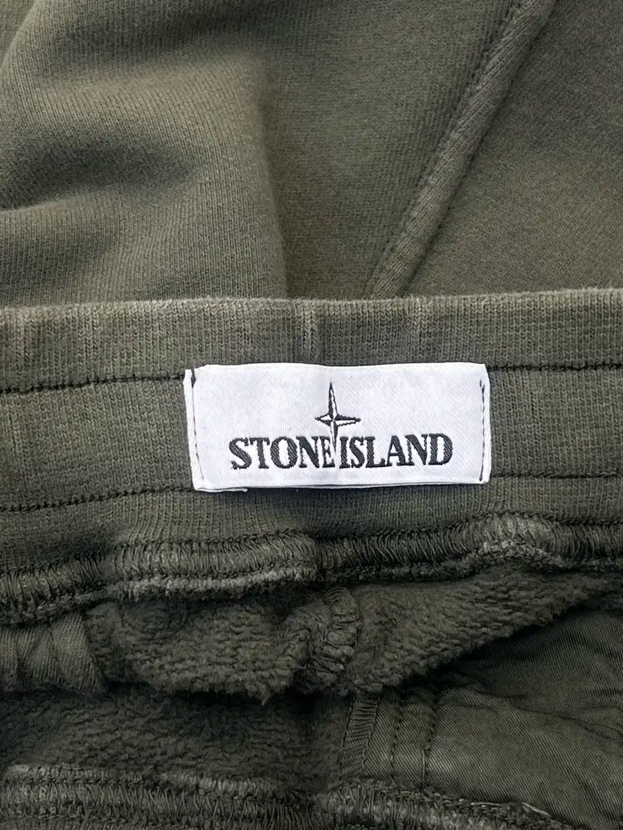 STONE ISLAND(ストーンアイランド) カーキ ワッペン ジョガー パンツ