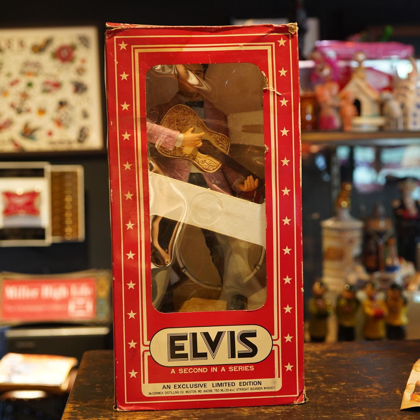 1977年製 Elvis Presley デカンタボトル with Music Box ウイスキー