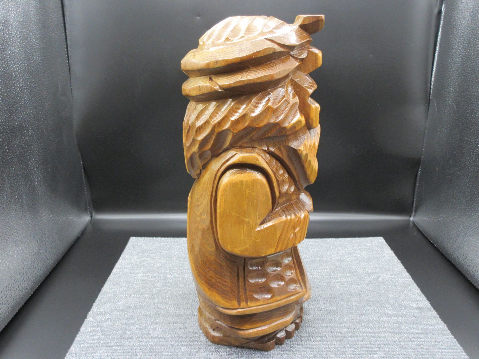 木彫り アイヌ 長老 像 置物 (大) - メルカリ