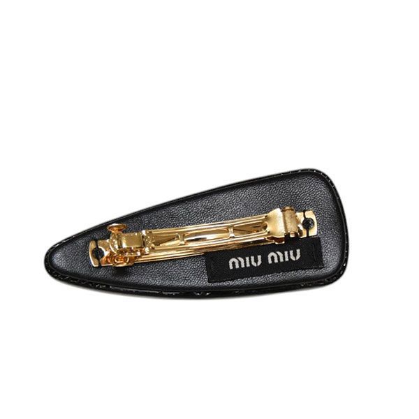 MIU MIU ミュウミュウ パテントレザー ヘアクリップ 5IF092 069