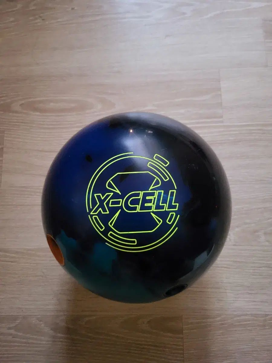 【新品】ロトグリップ X-CELL 15ポンド ボウリングボール A.I.コア技術でパワーアップした「ニュークリアス・コア」を搭載