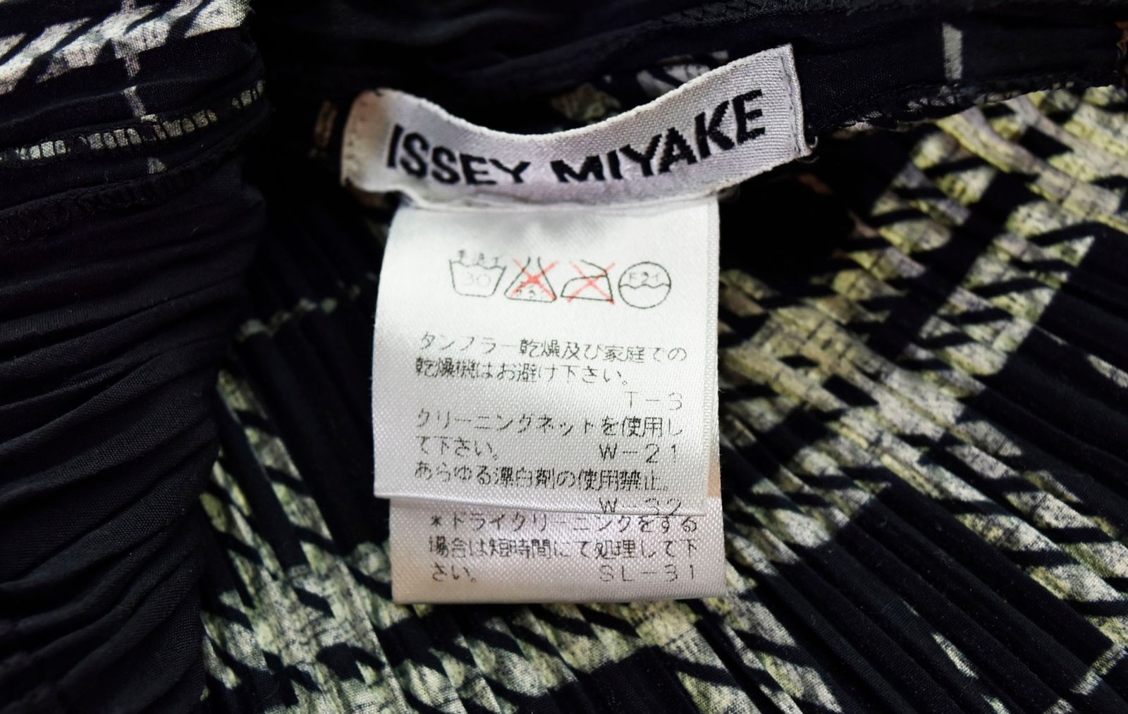 ISSEY MIYAKE◆長袖カットソー/M/ポリエステル/BLK/総柄/IM53-FJ960 ISSEY MIYAKE(イッセイミヤケ) / 長袖カットソー/M/ポリエステル
