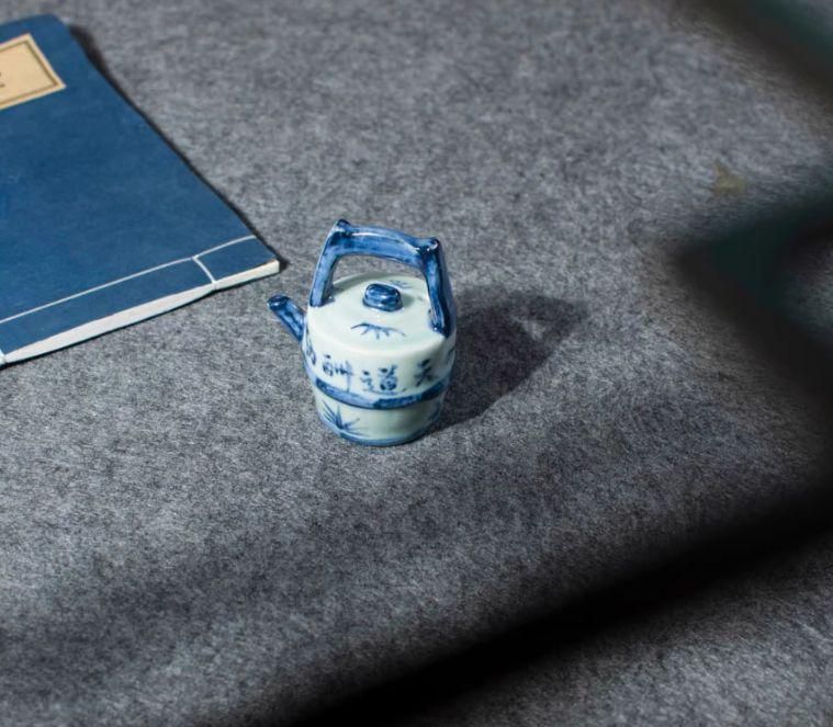青磁満開片文房器 水滴 文房具  陶磁器  現代工芸品 美術品 装飾品 置物 青磁満開片文房器 水滴 文房具 陶磁器 現代工芸品 美術品 装飾品