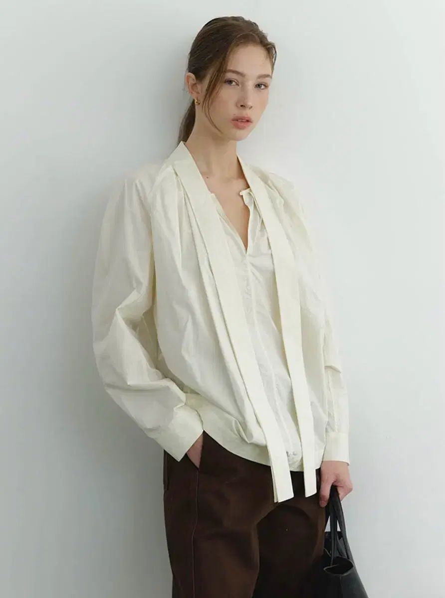 グノイ タイ ピンタック ブラウス クリーム