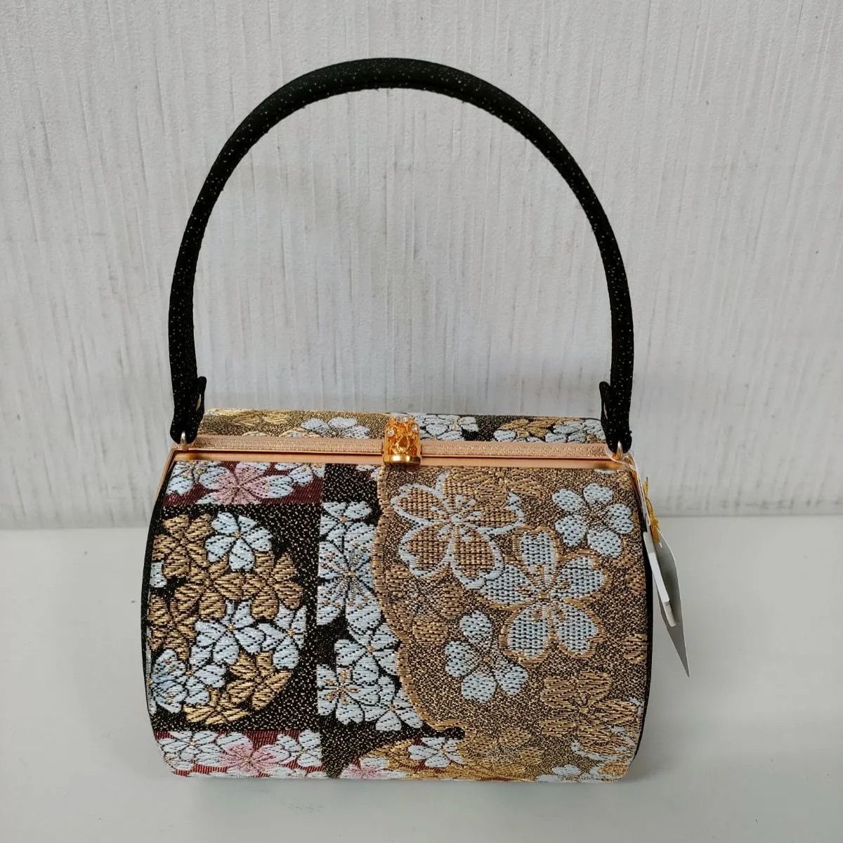 未使用】和装用バッグ 金と白の花柄 - メルカリ