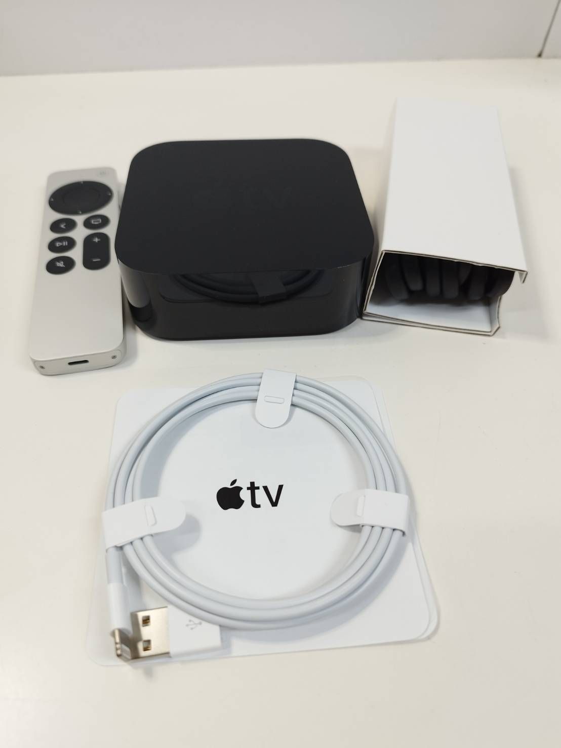 美品　MXGY2J/A Apple TV 4K (32GB) A2169 Apple TV 4K 2nd Gen 32GB Media Streamer - Black for sale