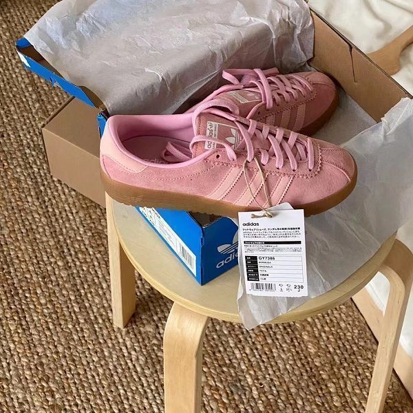 新品 adidas Bermuda Trainers　ピンクビーチ pink