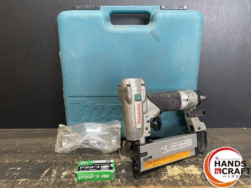 ● 品 makita マキタ AF351 常圧 ピンタッカ 使用ピンネイル 18 25 30 35mm 使用空気圧力 0.44～0.69MPa 保護メガネ ケース付