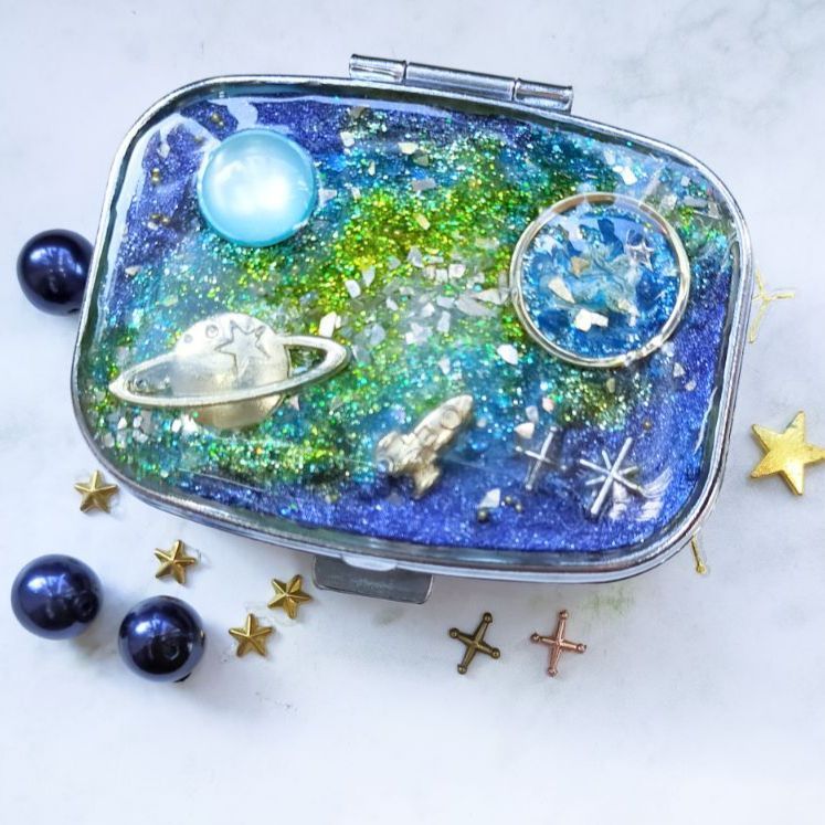 ギャラクシーピルケース ハンドメイド レジンハンドメイド 宇宙 月