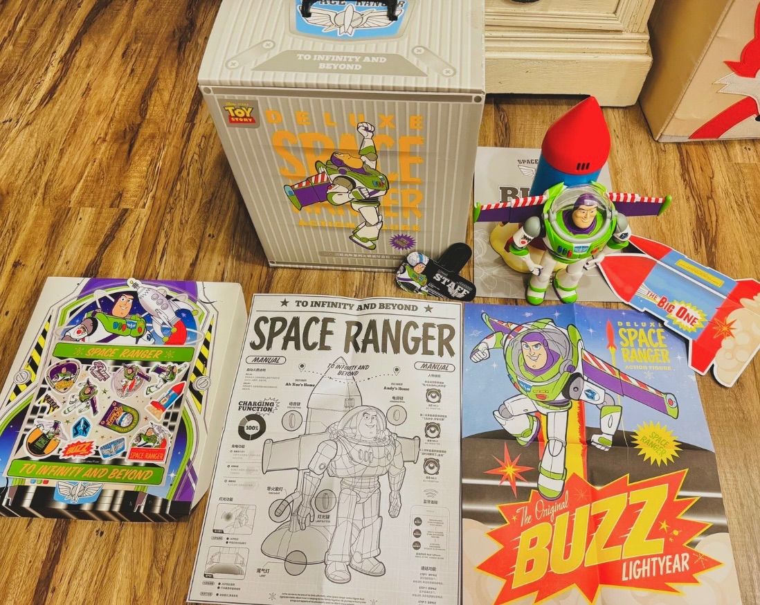 海外限定 正規品 トイストーリー バズライトイヤー フィギュア ライト