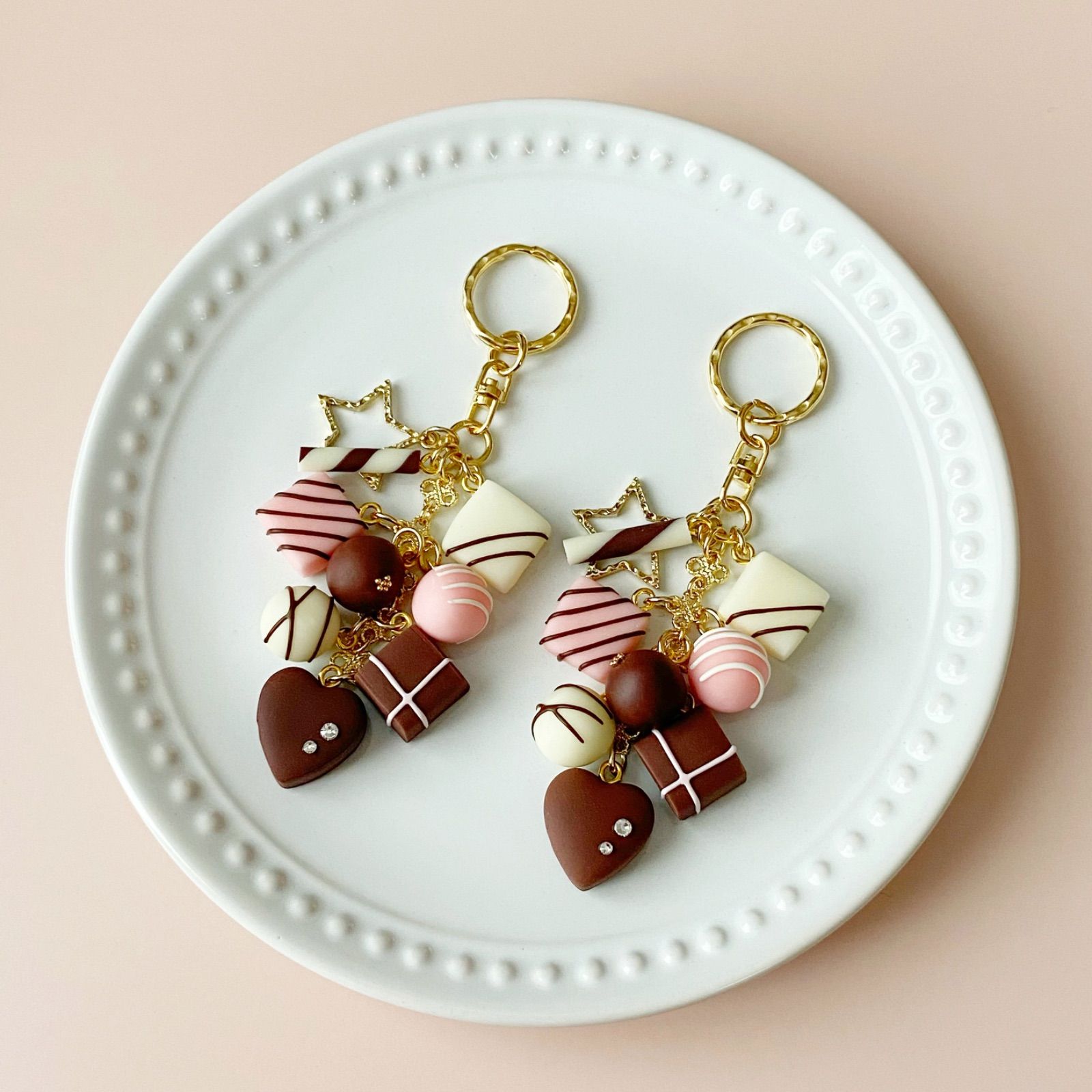 チョコレートキーホルダー（ストロベリー） - メルカリ