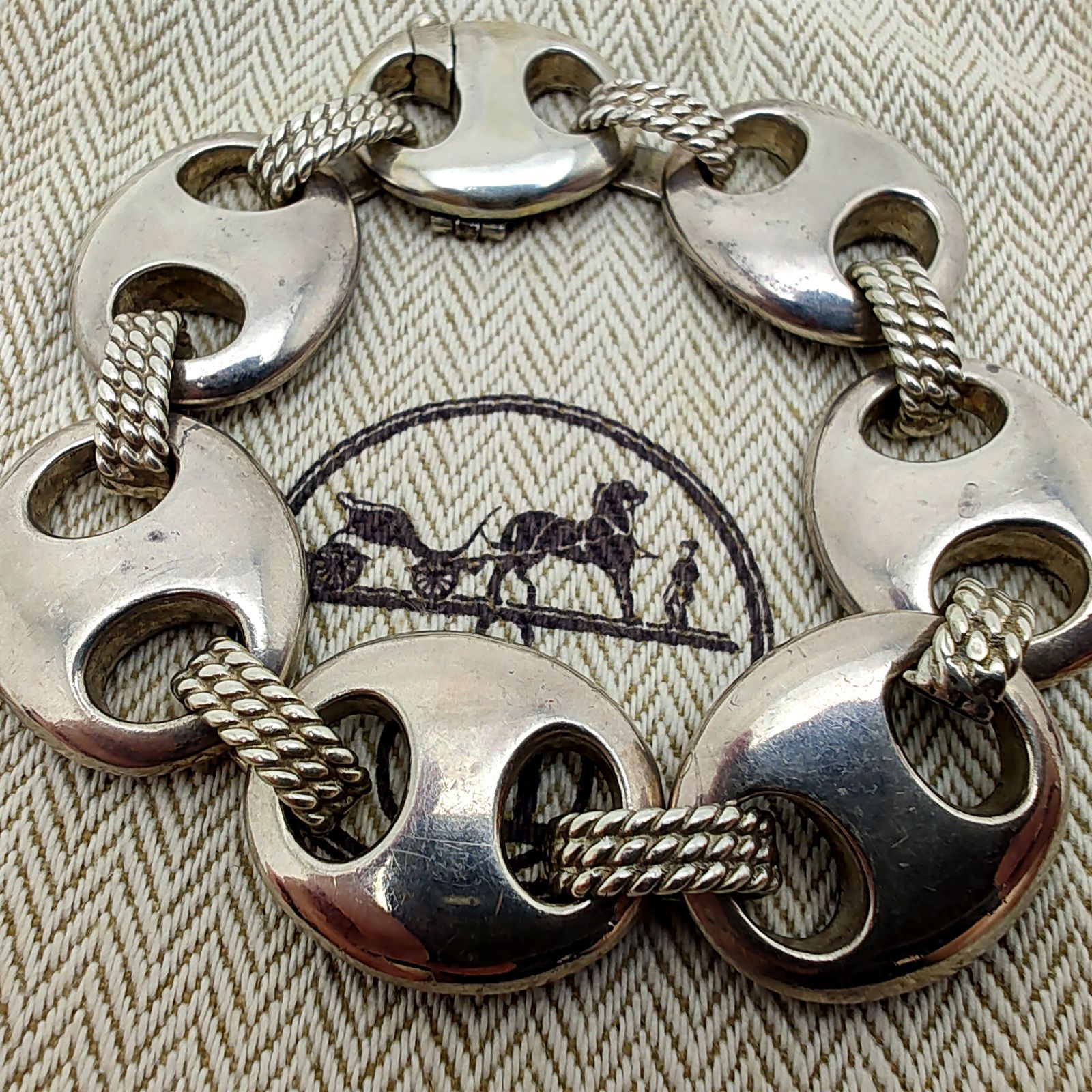 エルメス　バングル　象 HERMES シュバル ホースヘッド バングル – Trip