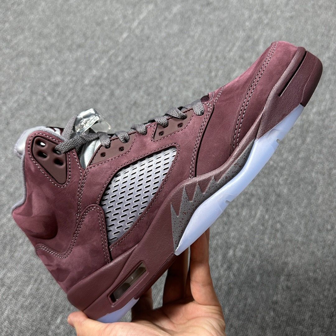 NIKE AIR JORDAN 5 RETRO DEEP BURGUNDY/FLINT GREY-SILVERナイキ エアジョーダン 5 レトロ ディープ バーガンディ/フリント グレー-シルバー(DZ4131-600)