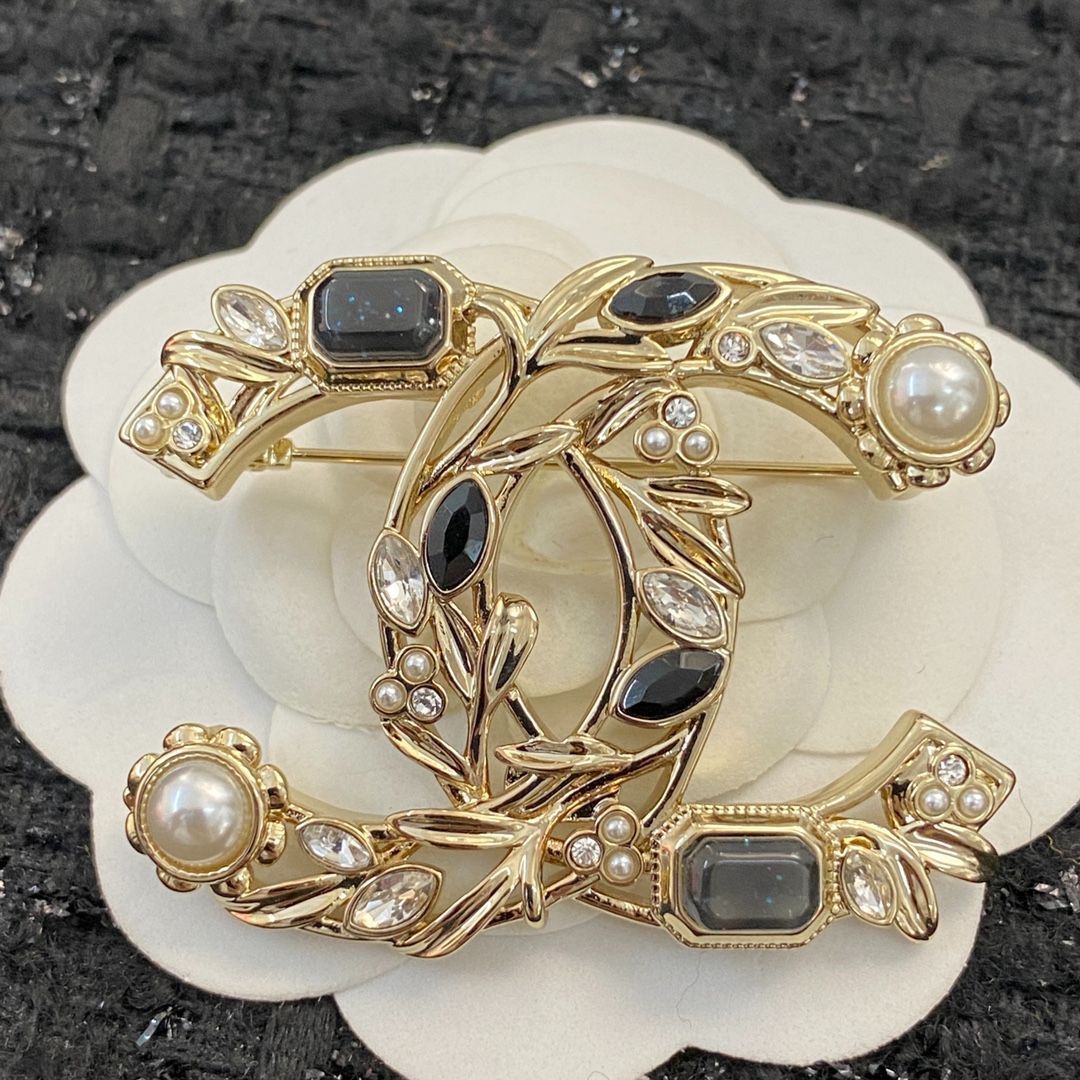 今日特価】CHANEL シャネル 22 年 ブラック ジェム ブローチ?-MM