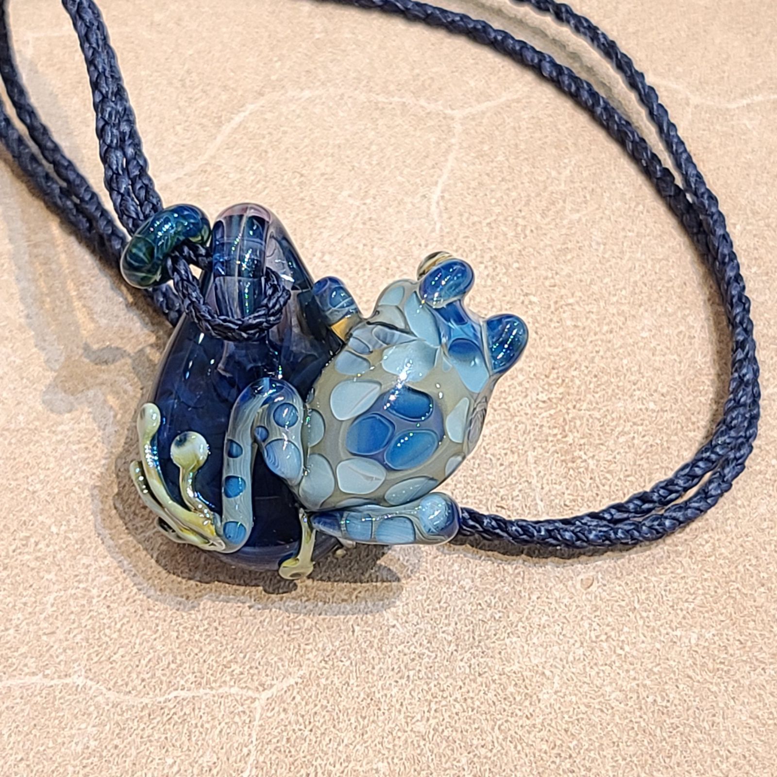 麻覇王mahao ペンダント ネックレス ガラス カエル 蓮花 A 麻覇王mahao ペンダント ネックレス ガラス カエル 蓮花 A