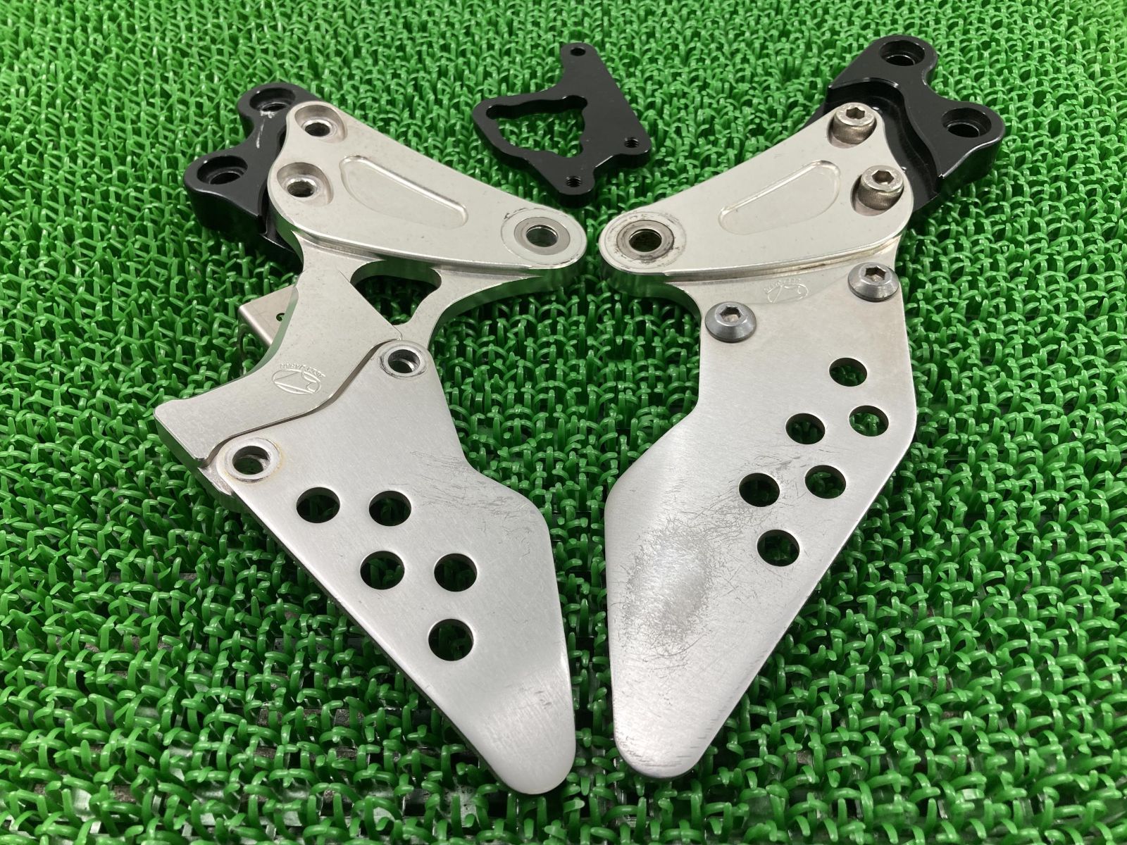 BEET製ZX-10R ステップ 左右 社外 中古 バイク 部品 ZXT00C ハイパー