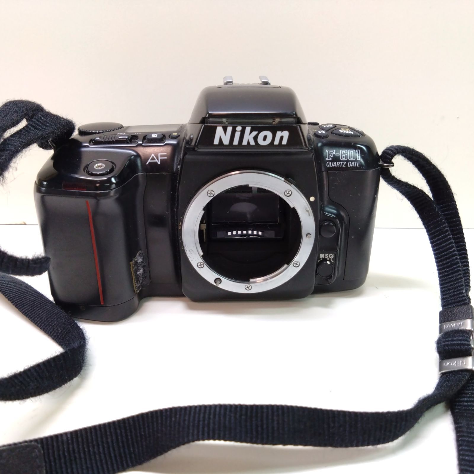 528 Nikon ニコン F-601 ボディ のみ 一眼レフ フィルムカメラ