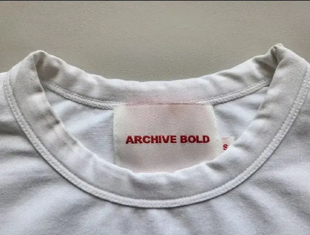 ARCHIVE BOLD(アーカイブボールド) クロップド フード付きTシャツ ARCHIVE BOLD(アーカイブボールド) クロップド半袖Tシャツ