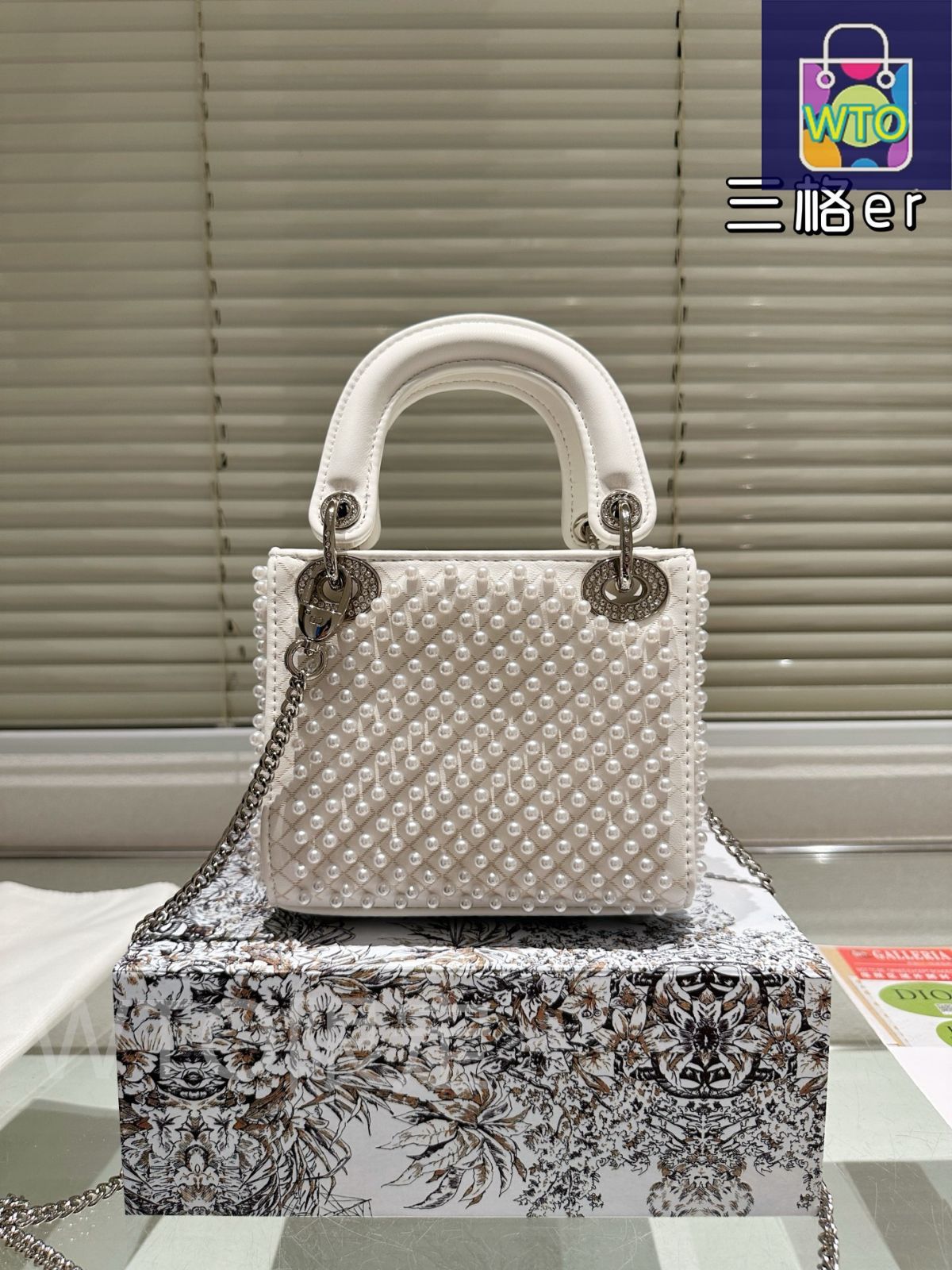 [ちびまま★] 美品 LADY DIOR レディー ディオール 今日特価】Dior Lady Dior Sheepskin Bag with Foldable Gift